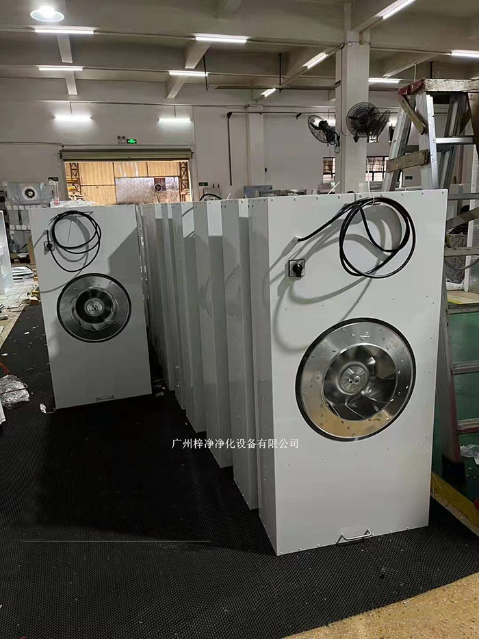 FFU風機過濾單元能夠實現局部區域的高效過濾,有效控制空氣中的塵埃和微粒。 FFU風機過濾單元能夠實現局部區域的高效過濾,有效控制空氣中的塵埃和微粒。